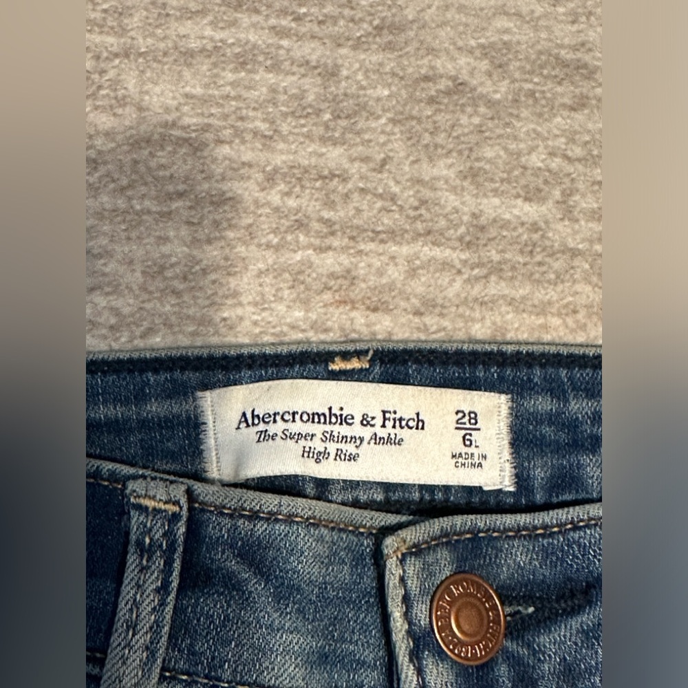 Abercrombie & fitch jeans -like new size 6